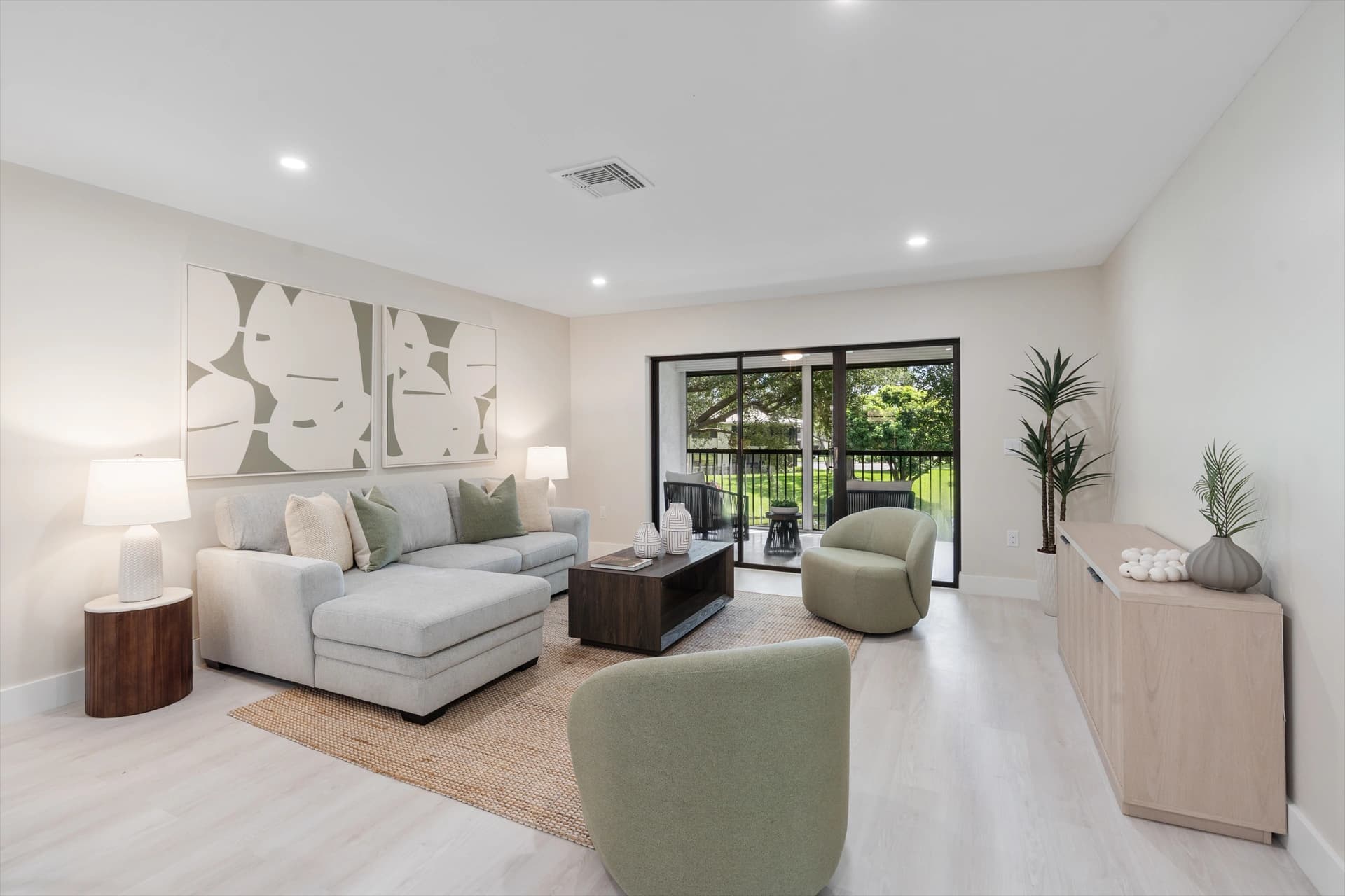 Condo gallery image 12